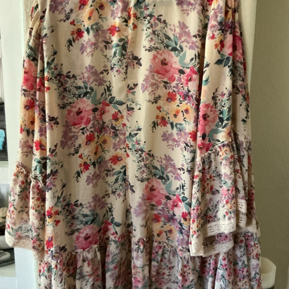 Torrid Floral Kimono with Lace Accents 1X/2X - Picture 4 of 4
